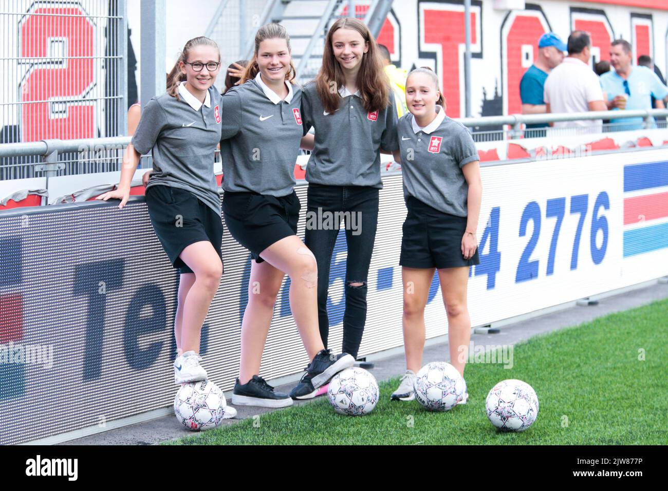 MAASTRICHT, PAESI BASSI - SETTEMBRE 4: Tifosi MVV durante la partita olandese di Keukenkampioendivisie tra MVV e Roda JC allo Stadion de Geusselt il 4 settembre 2022 a Maastricht, Paesi Bassi (Foto di Frank Kerbusch/Orange Pictures) Foto Stock