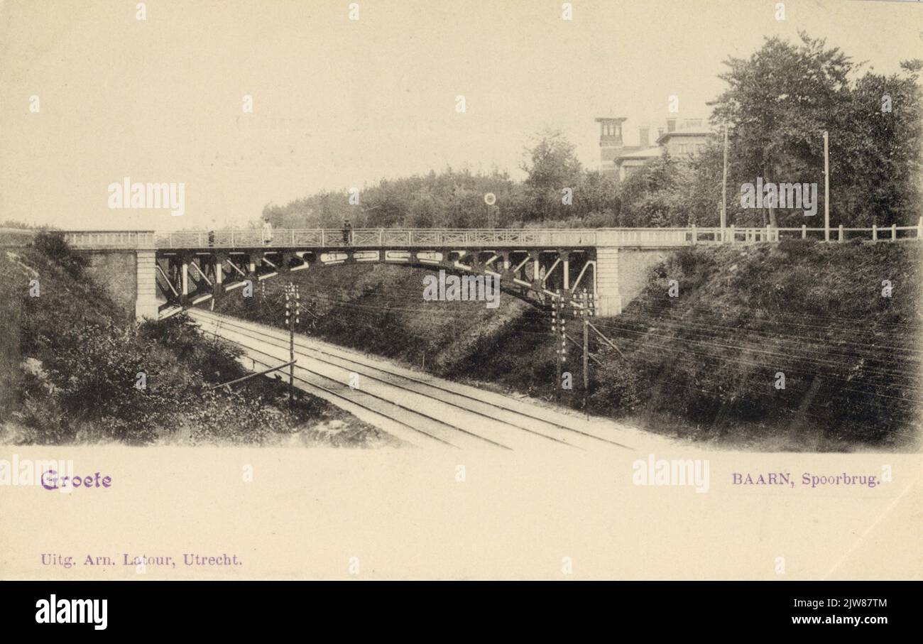 Vista del ponte stradale sulla linea ferroviaria di Baarn da ovest. Foto Stock