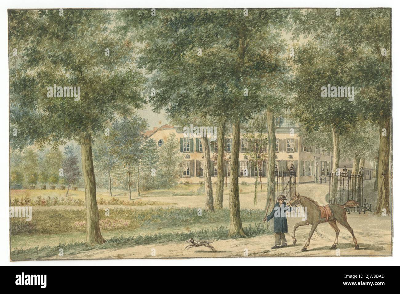Vista sul lato e la facciata della casa Persijn a Maartensdijk. In primo piano un uomo con un cavallo in mano per la recinzione di ingresso aperta. Foto Stock