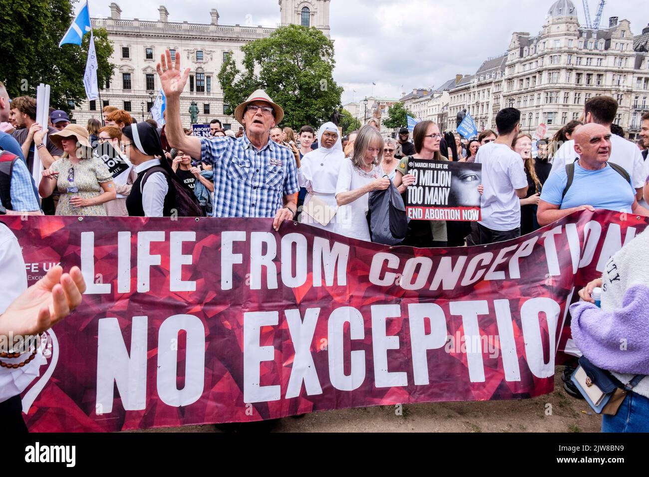 Londra, Regno Unito. 3 settembre 2022. I membri dei gruppi anti-aborto si radunano in Parliament Square, Westminster, a seguito di una "marcia per la vita" annuale nel centro di Londra. I sostenitori dell’aborto a favore della scelta si riuniscono anche per esprimere la loro opposizione al movimento anti-aborto. Nella foto: Il messaggio centrale degli attivisti anti-aborto di Life from Conception, nessuna eccezione in mostra al rally. Foto Stock