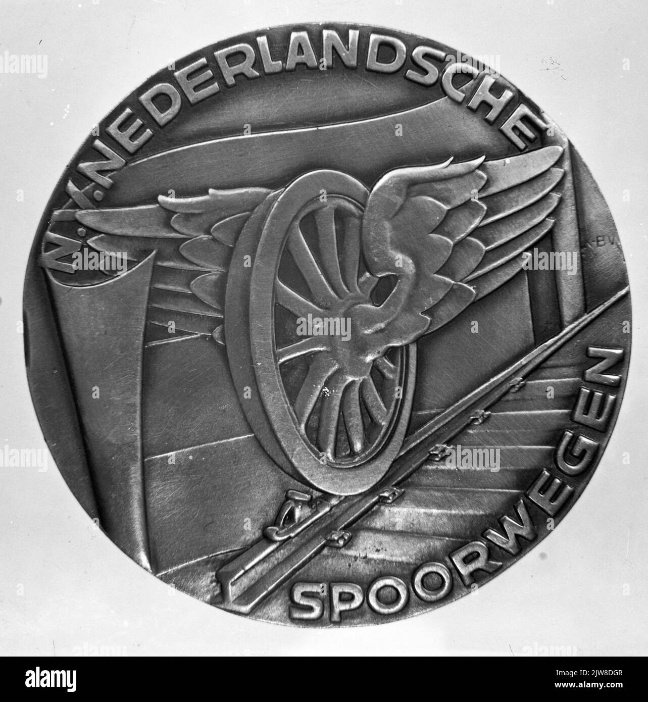 Immagine di una medaglia con una ruota alata del N.V. Nederlandsche Spoorwegen (N.S.). Foto Stock