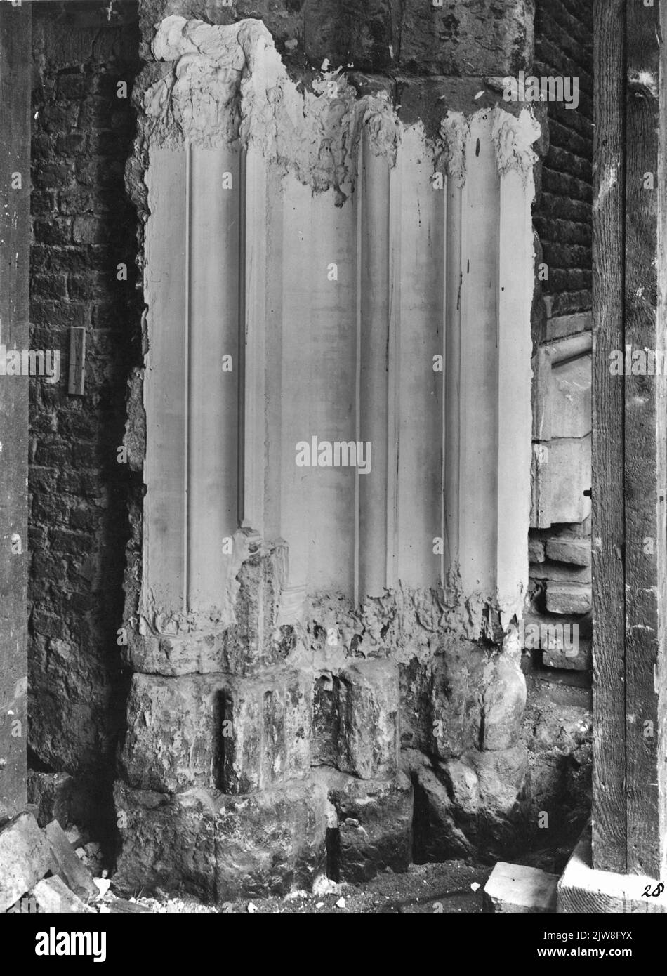 Particolare della Torre del Buurkerk (Buurkerkhof) di Utrecht, durante il restauro: Modello in gesso del neg meridionale del portale d'ingresso, con una prova per il profilo del telaio della porta. Foto Stock