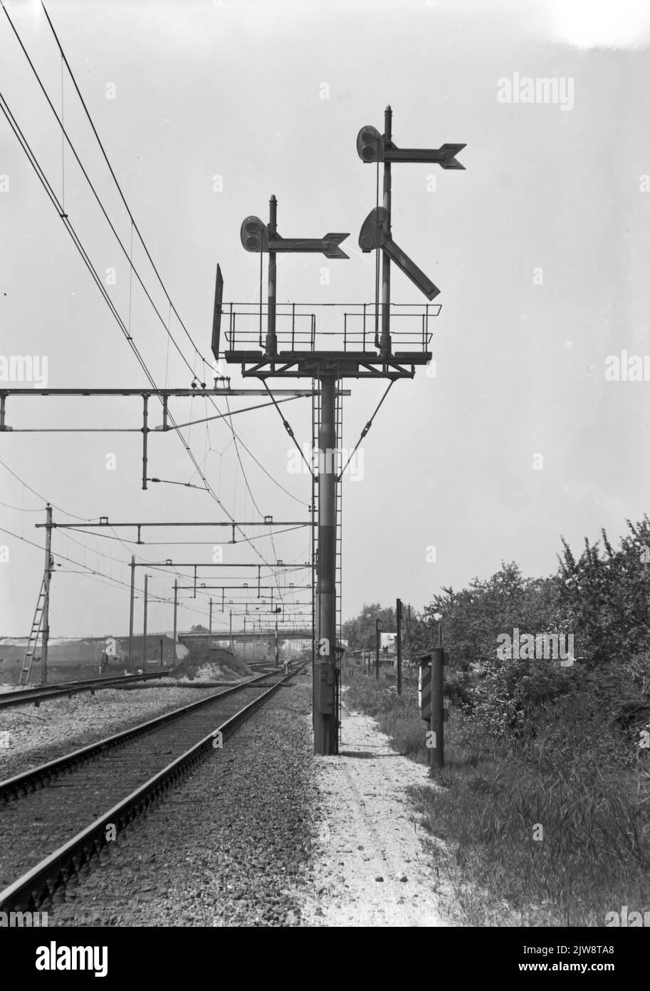 Immagine di un fornitore diviso in due volte con previsione del N.S. Lungo la linea ferroviaria Amsterdam-Utrecht, vicino a Maarssen. Foto Stock