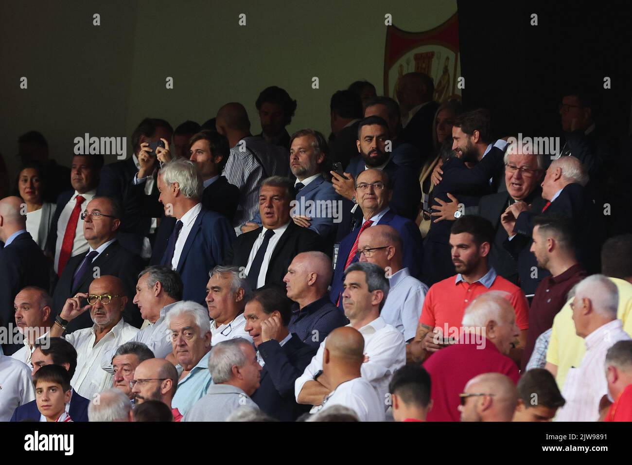 Sevilla, Spagna. 03rd Set, 2022. Joan Laporta, presidente del FC Barcelona con Jose Castro, presidente del Sevilla FC durante la partita della Liga tra il Sevilla FC e il FC Barcelona allo stadio Ramon Sanchez Pizjuan di Siviglia, Spagna. Credit: DAX Images/Alamy Live News Foto Stock