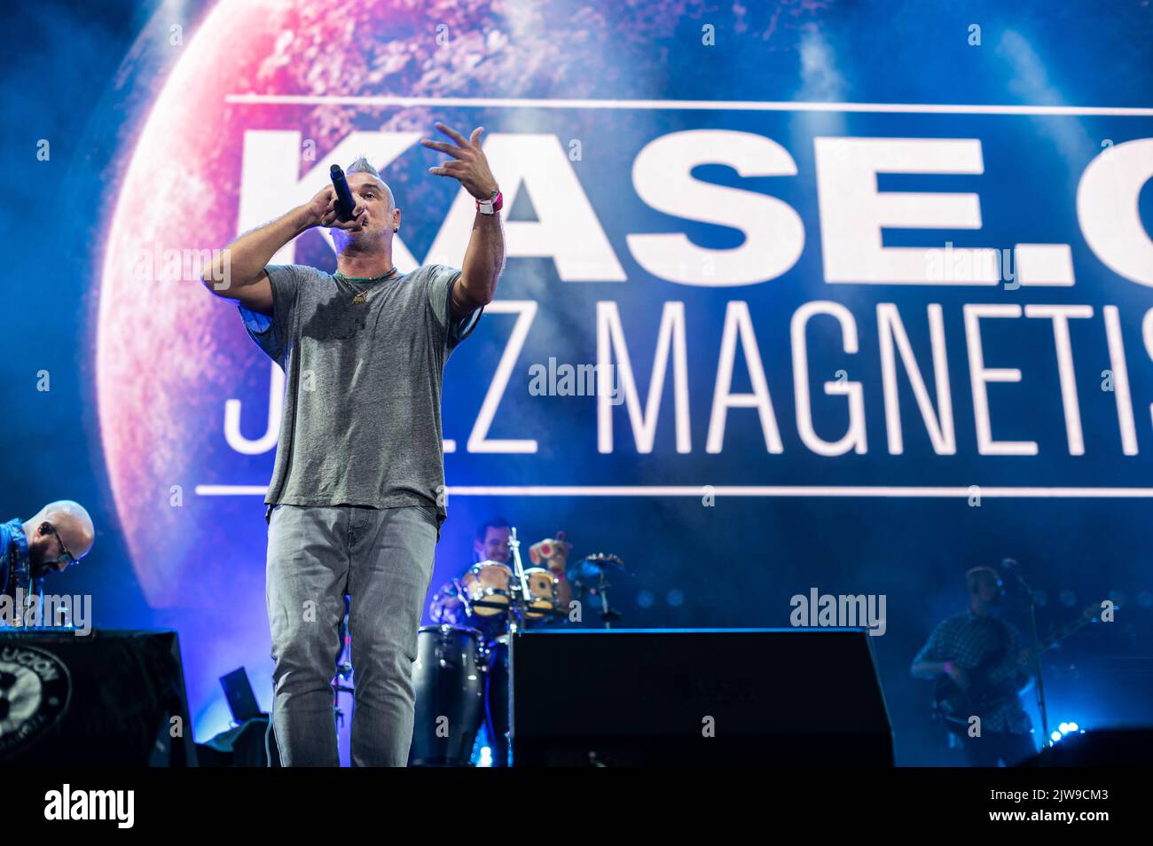 L'artista spagnolo Kase.o e il magnetismo jazz suonano dal vivo al Festival vive Latino 2022 di Saragozza, Spagna Foto Stock