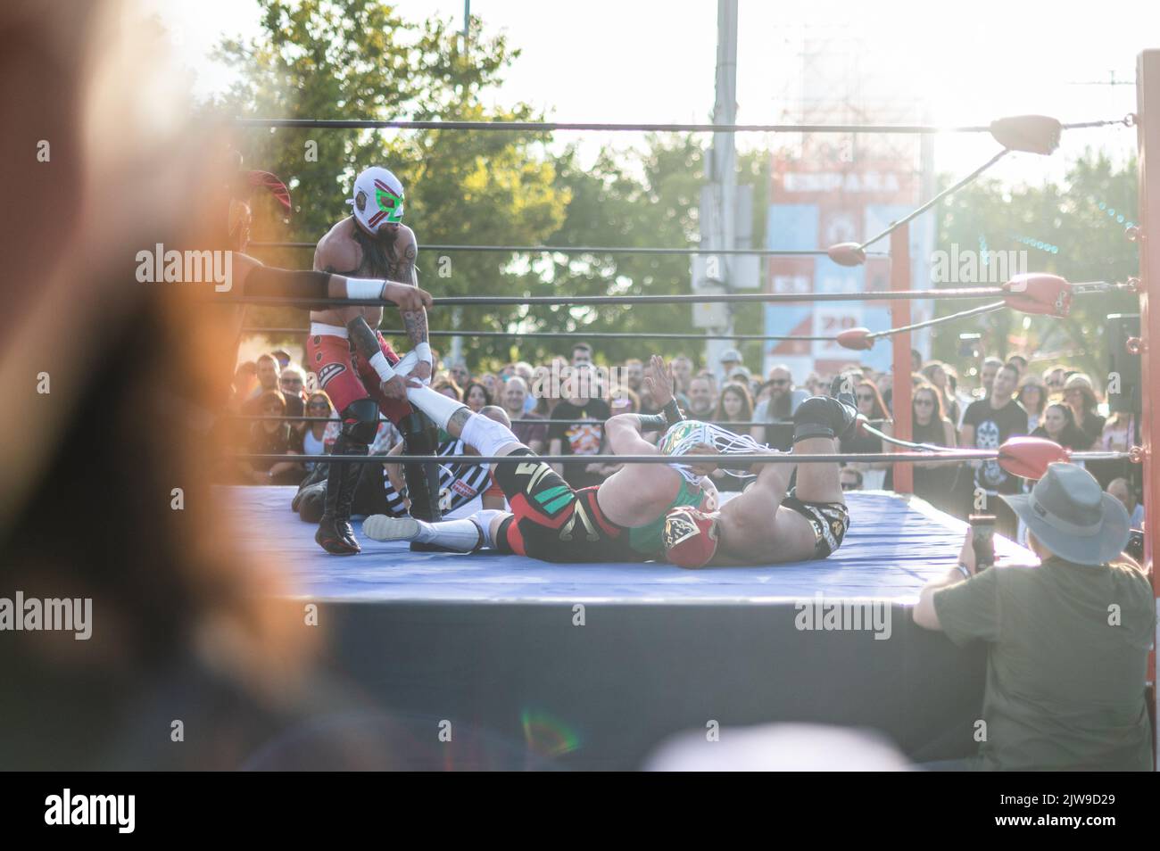 Mostra messicana di Wrestling durante il Festival di Musica vive Latino 2022 a Saragozza, Spagna Foto Stock