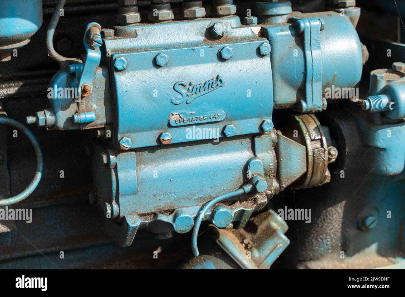 Motore di un trattore 1960s blu d'epoca - il Fordson Super Major a Newbiggin by the Sea, Northumberland, Regno Unito. Foto Stock