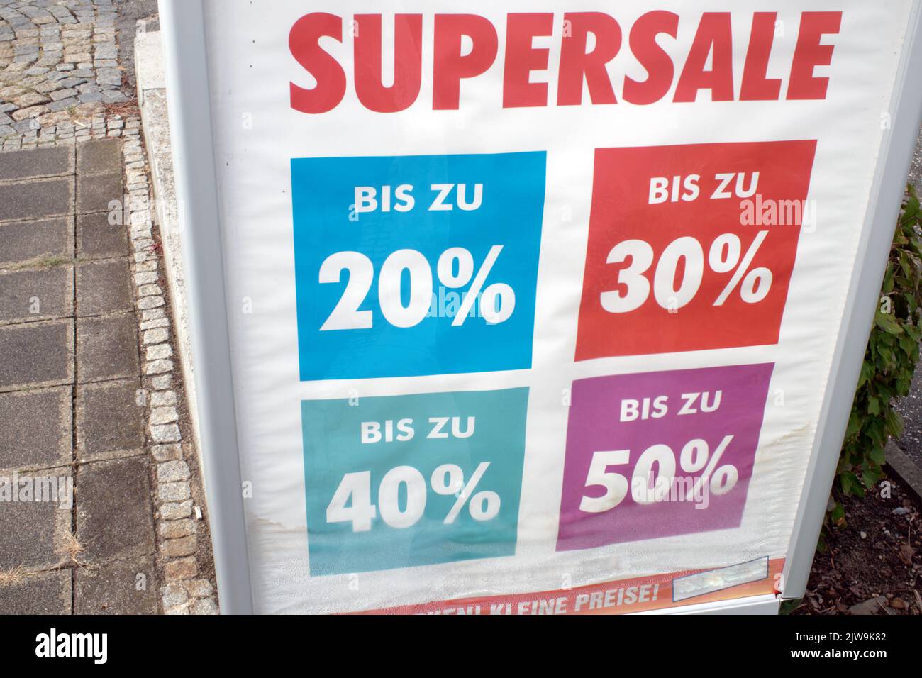 commercio al dettaglio: vendita, segno di vendita, sconto 10 -50% Foto Stock