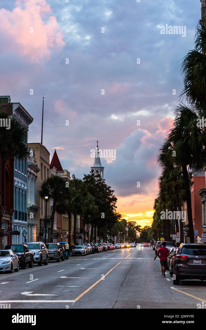 Sunset King Street Downtown Charleston, South Carolina Foto Stock