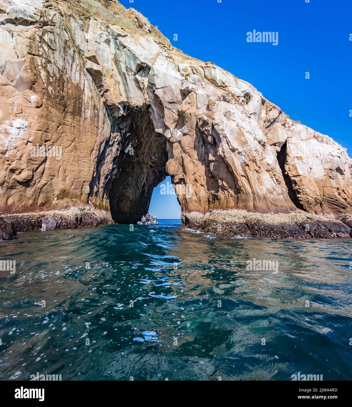 Tour dei turisti formazioni rocciose della collina delle streghe (Cerro brujo) isola di San Cristobal, Galapagos, Ecuador Foto Stock