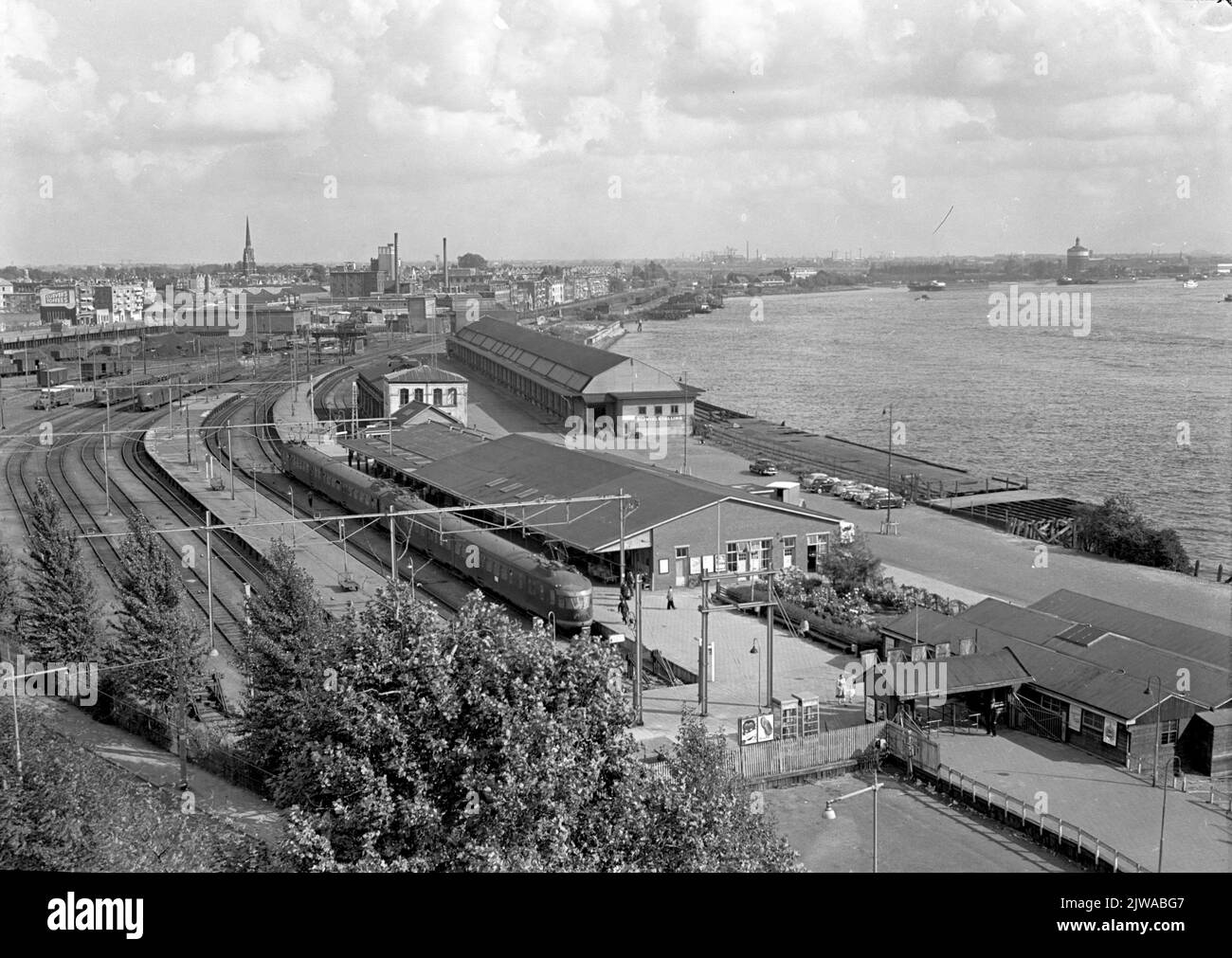 Immagine di una pagina di un album fotografico di Scoutinggroep Salwega di Utrecht con foto del gruppo 2, dipartimento di Utrecht della N.P.V. (Associazione olandese degli scout) durante il campo Pentecostale a Maarn.n.b. Salwega è emerso più tardi dal gruppo 2. Foto Stock