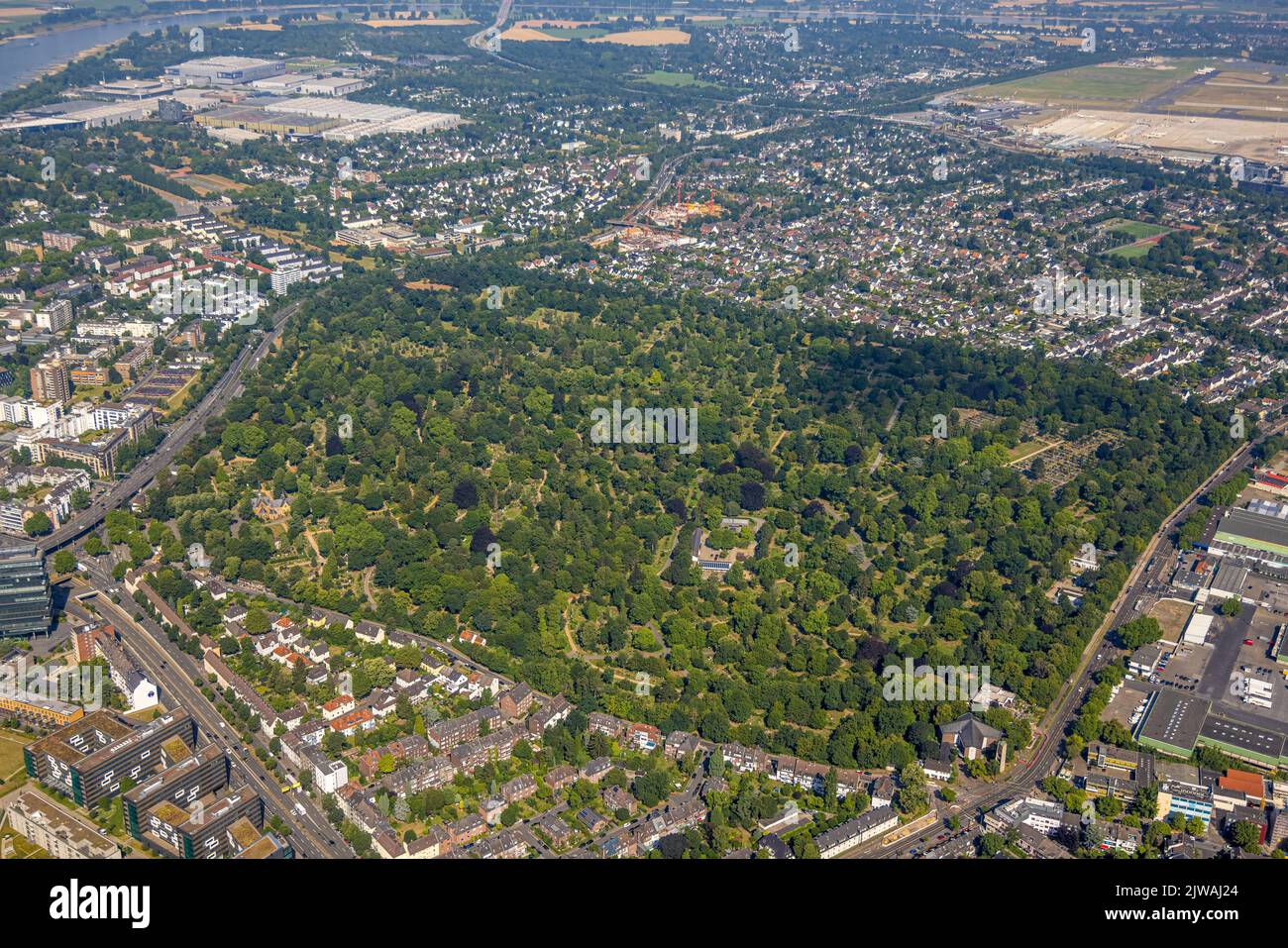 Veduta aerea, cimitero nord di Düsseldorf e cimitero della comunità ebraica Düsseldorf K.R.Ö.R., Derendorf, Düsseldorf, Renania settentrionale-Vestfa Foto Stock