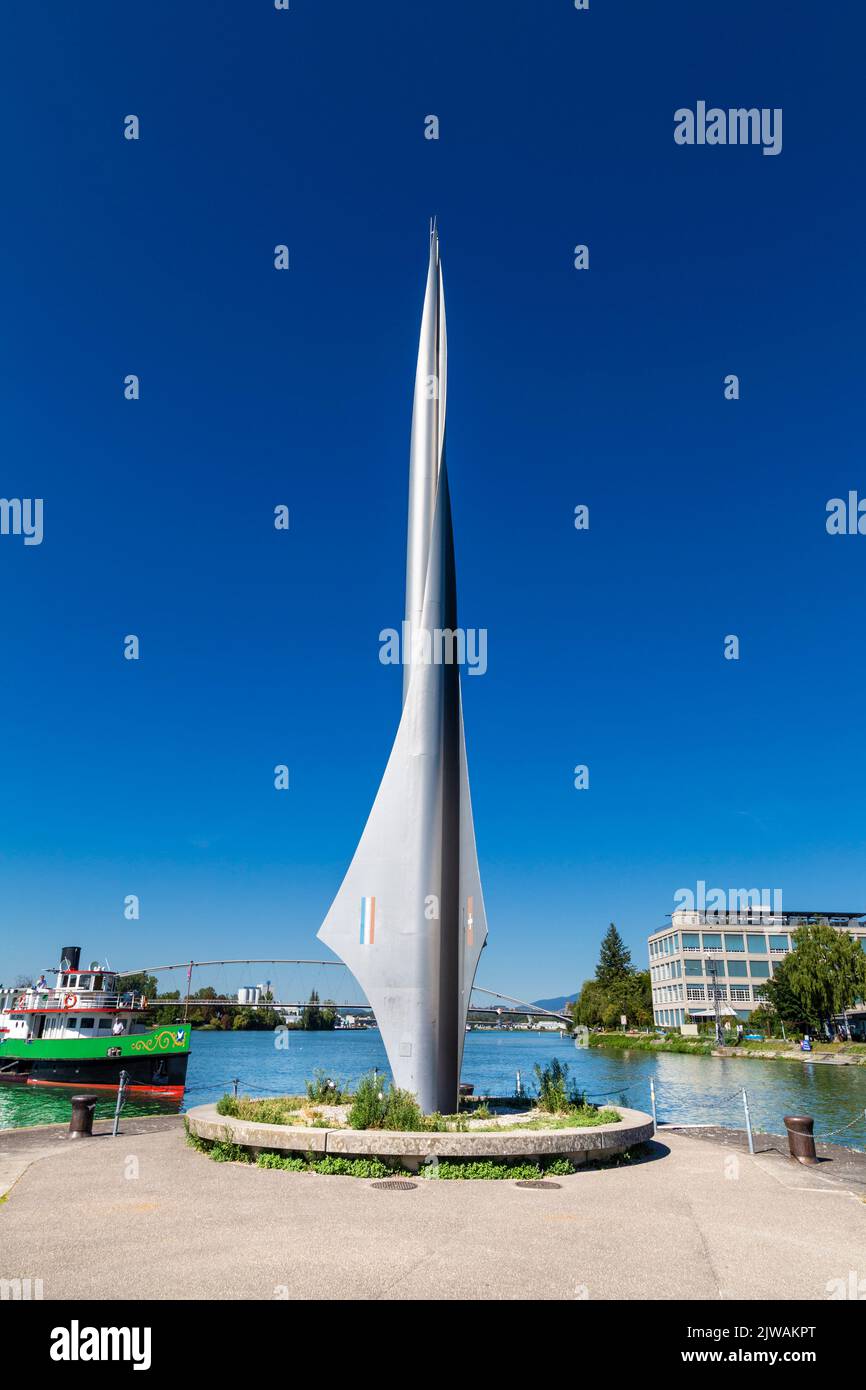 Monumento a tre punti (Dreiländereck) che segna il punto in cui si incontrano i confini svizzero, francese e gremano, Basilea, Svizzera Foto Stock