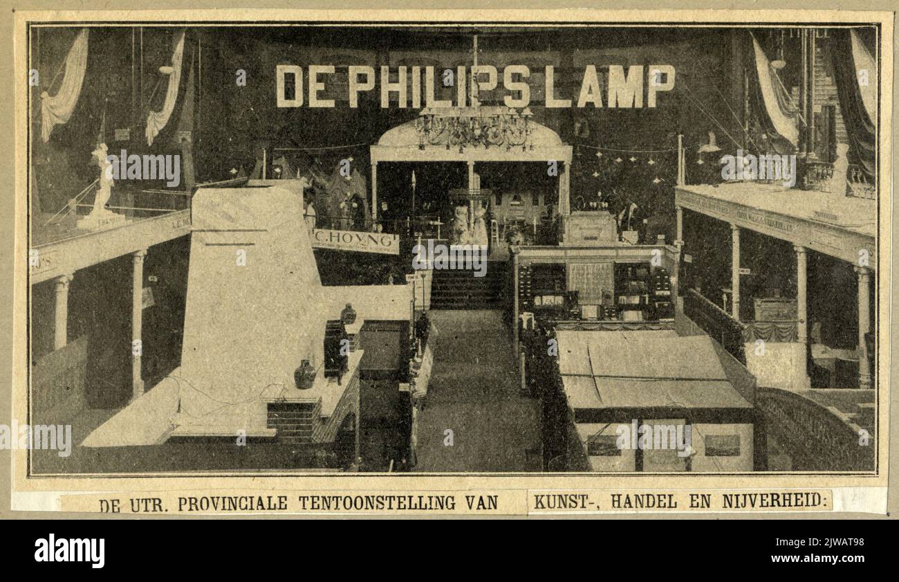 Vista nella grande sala dell'edificio Tivoli (Kruisstraat) di Utrecht, arredata come sala espositiva durante la mostra provinciale d'arte, commercio e industria. Foto Stock