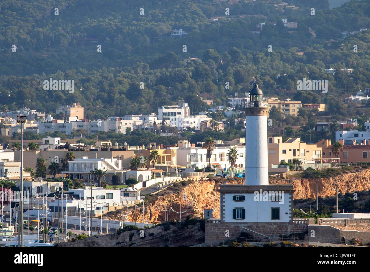 Costa del centro storico di Ibiza nelle isole Baleari in Spagna durante l'estate Foto Stock