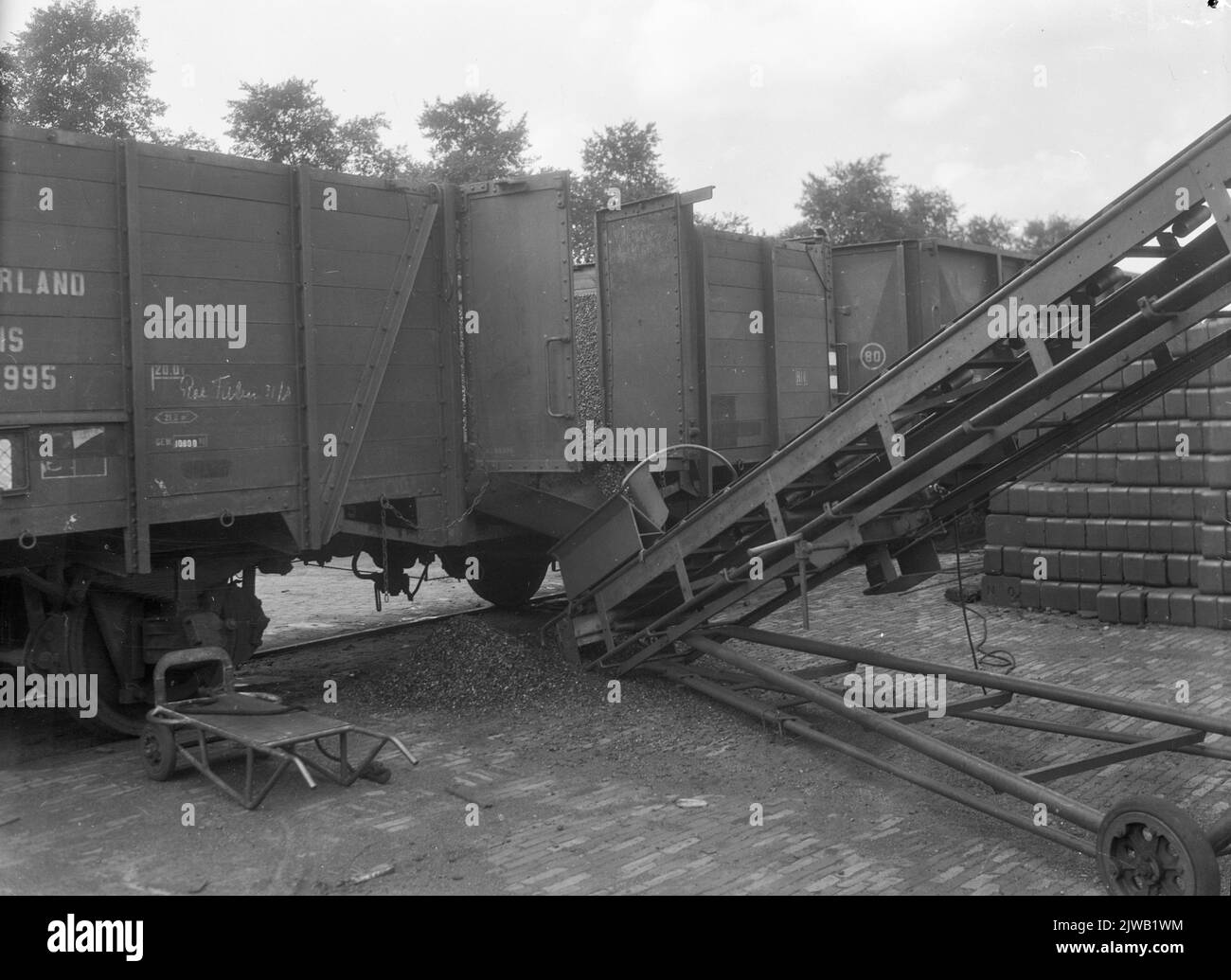 Immagine del rilascio di carbone da carri merci aperti della N.S. di Utrecht. Foto Stock