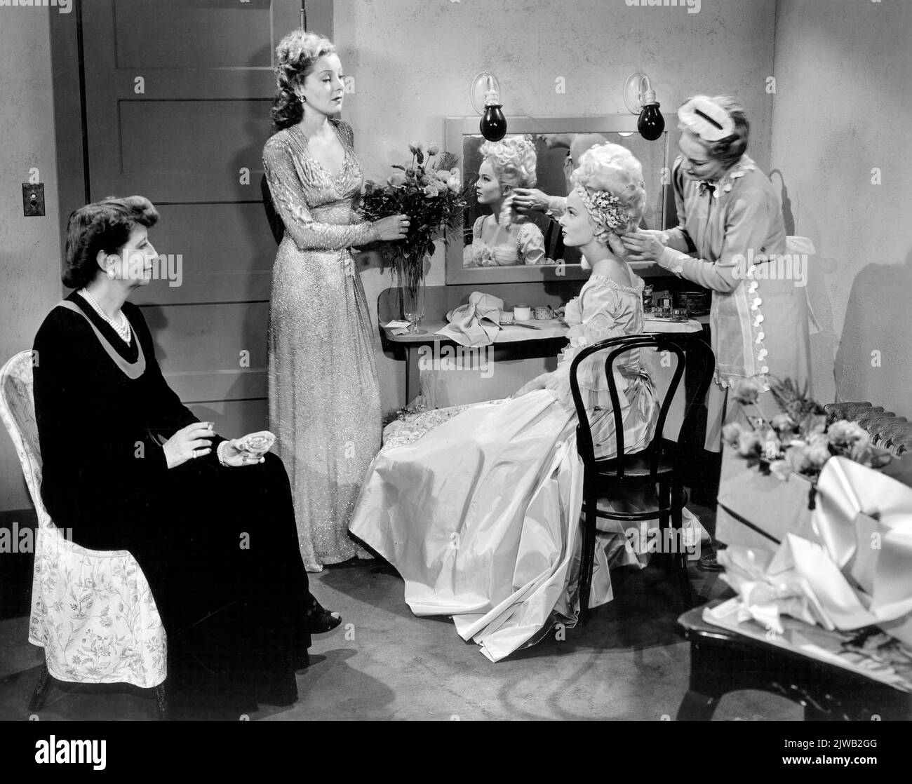 Helen Broderick, Helen Vinson, Ann Blyth, on-set of the Film, 'chip Off the Old Block', Universal Pictures, 1944 Foto Stock