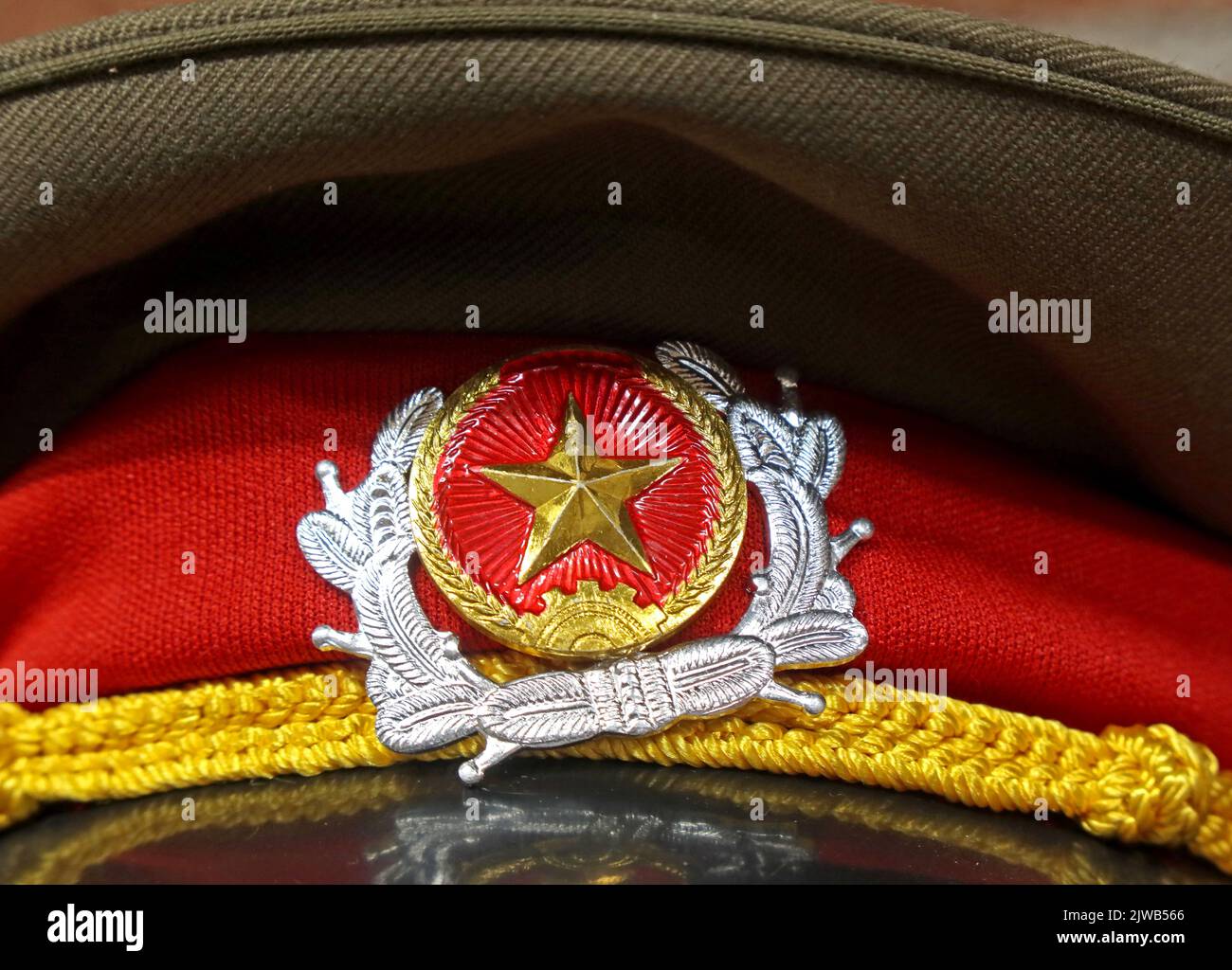 URSS sovietica CCCP stella d'oro su un cappello dell'esercito, cappello militare russo, invasione Ucraina - l'operazione militare speciale di Vladimir Putin Foto Stock