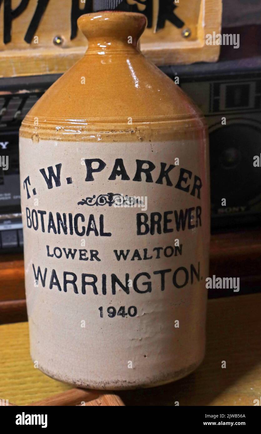 Bottiglia TW Parker, macchina da caffè botanica, Lower Walton, Warrington, 1940 Foto Stock