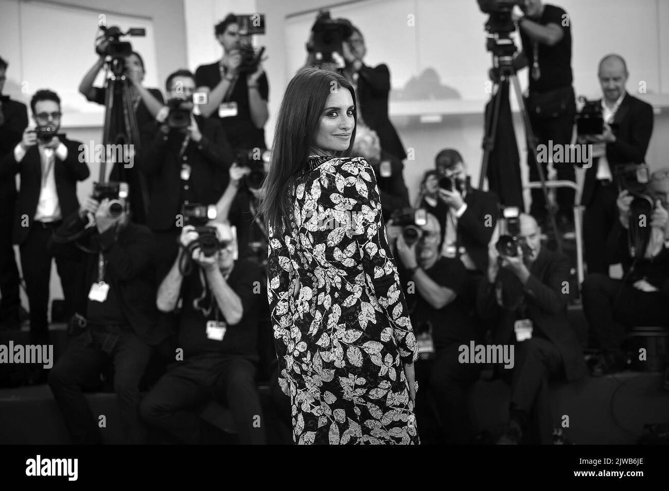 Venezia, Italia. 04th Set, 2022. Penelope Cruz partecipa al tappeto rosso 'l'Immensità' al 79th° Festival Internazionale del Cinema di Venezia domenica 04 settembre 2022 a Venezia. Foto di Rocco Spaziani/UPI Credit: UPI/Alamy Live News Foto Stock