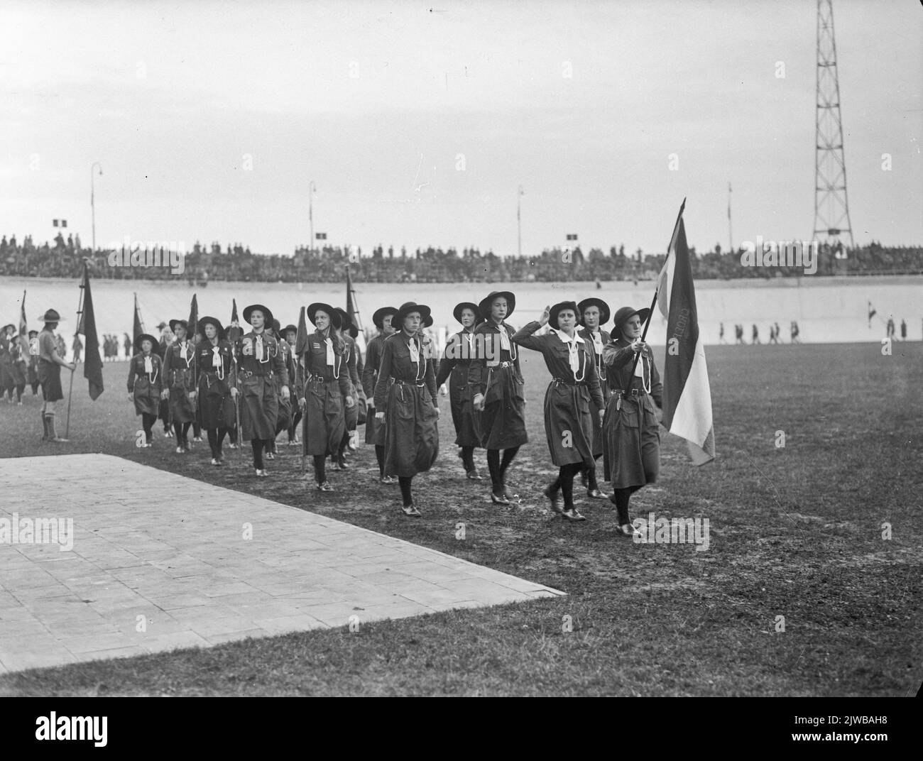 Immagine di una sfilata di scout da Utrecht e Bilthoven nello Stadio Galgenwaard di Utrecht. Foto Stock
