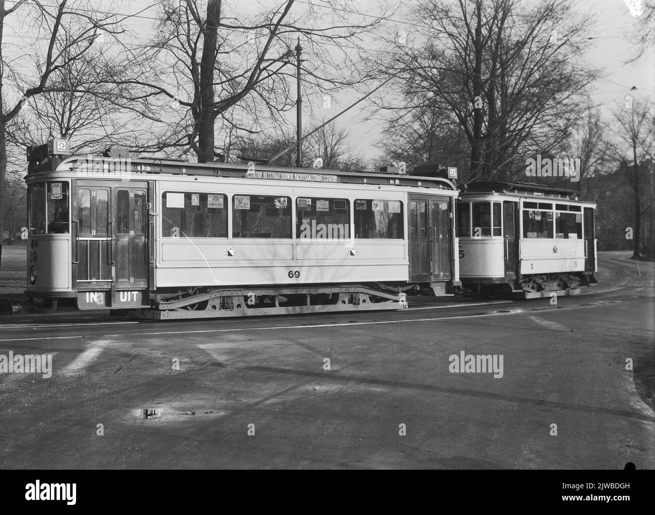 Immagine di un tram elettrico (n. automobile 69 (serie 67-78) con rimorchio n. 5 (serie 1-8)) del G.E.T.U. Linea 2 al Wilhelminapark (vicino a Julianalaan) di Utrecht. Foto Stock