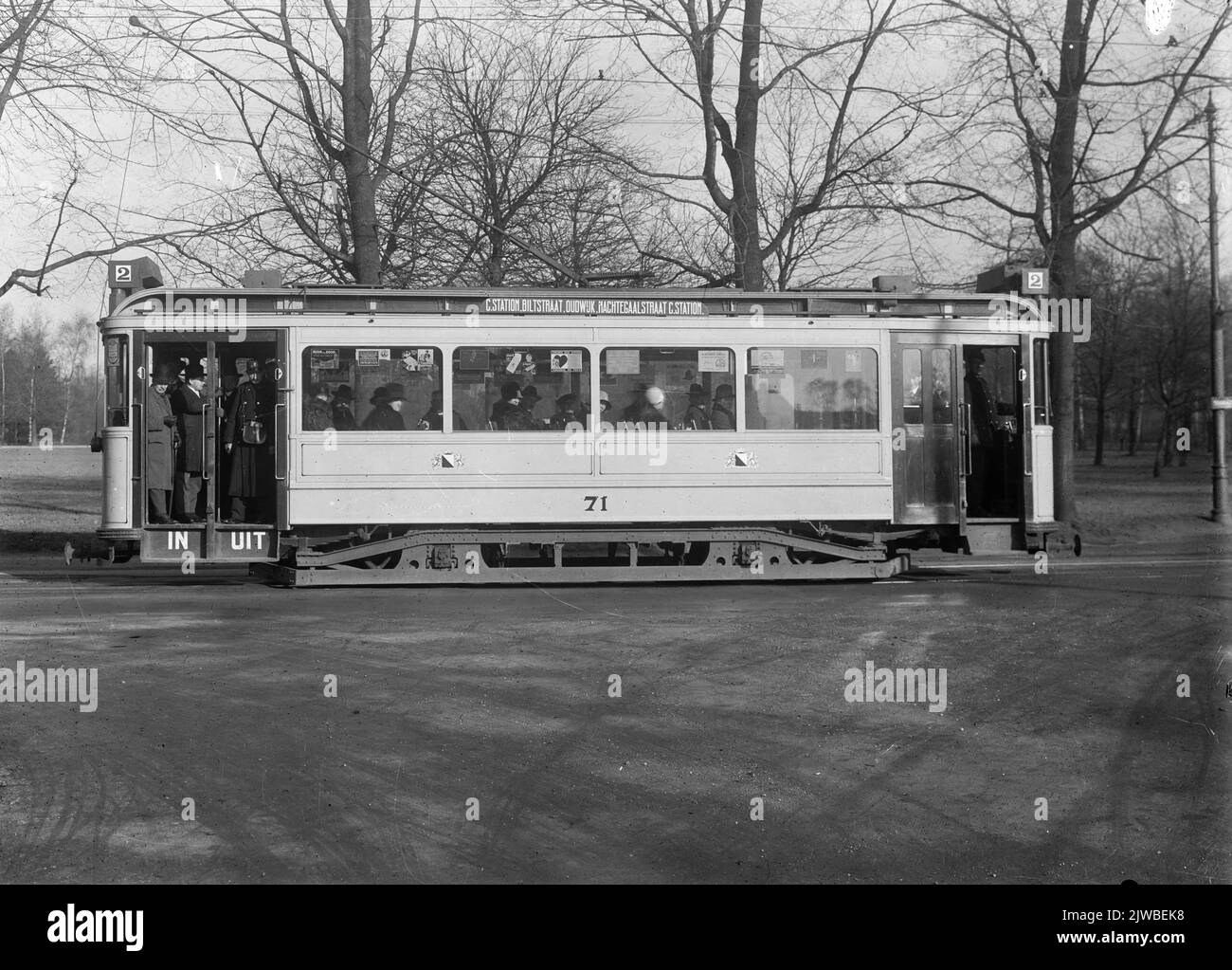 Immagine di un tram elettrico (n. automobile 71, serie 67-78) del G.E.T.U. Linea 2 al Wilhelminapark (vicino a Julianalaan) di Utrecht. Foto Stock
