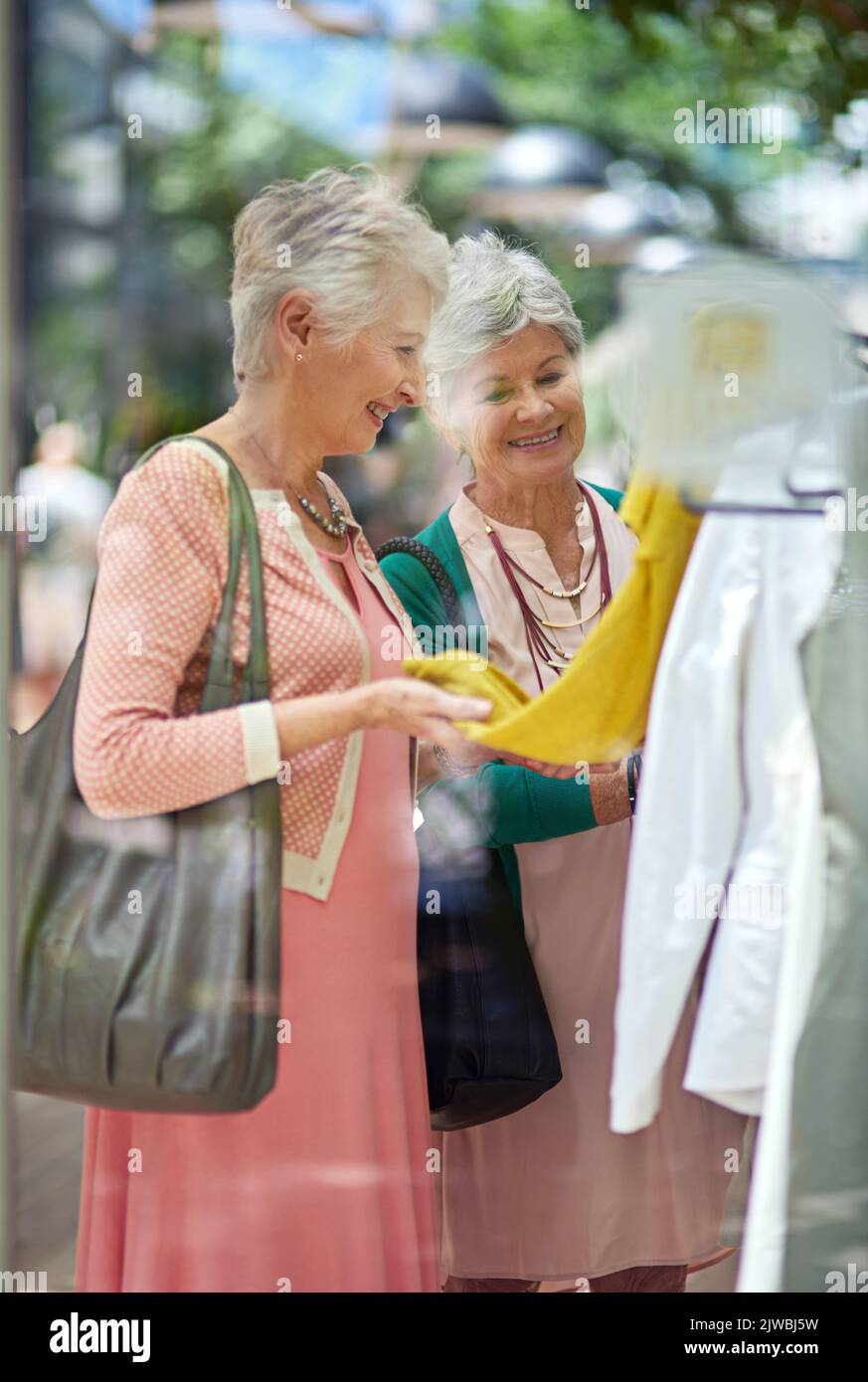 Warehouse offre grandi offerte su prodotti usati di qualità usati in  scatola aperta o usati Foto stock - Alamy