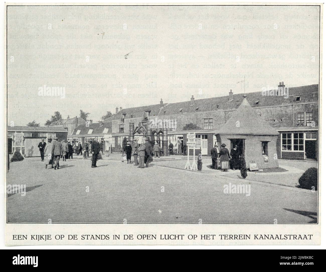Uno sguardo agli stand all'aperto sul sito di Kanaalstraat Foto Stock