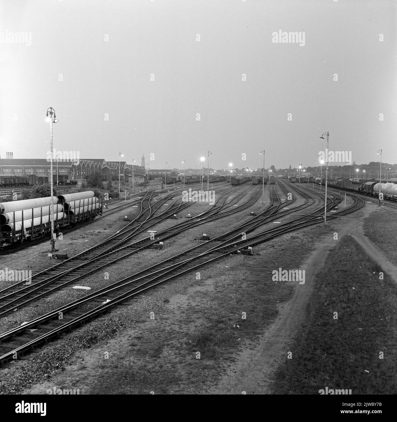 Vista del parco di shunting del N.S. in Amersfoort di sera. Foto Stock