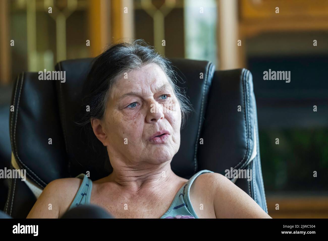 3.046 foto e immagini di Donna 60 Anni Di Profilo - Getty Images