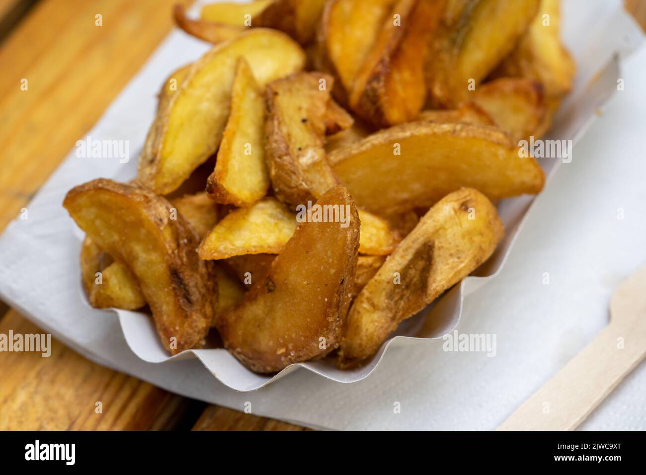 fette di patate fresche come spuntino Foto Stock