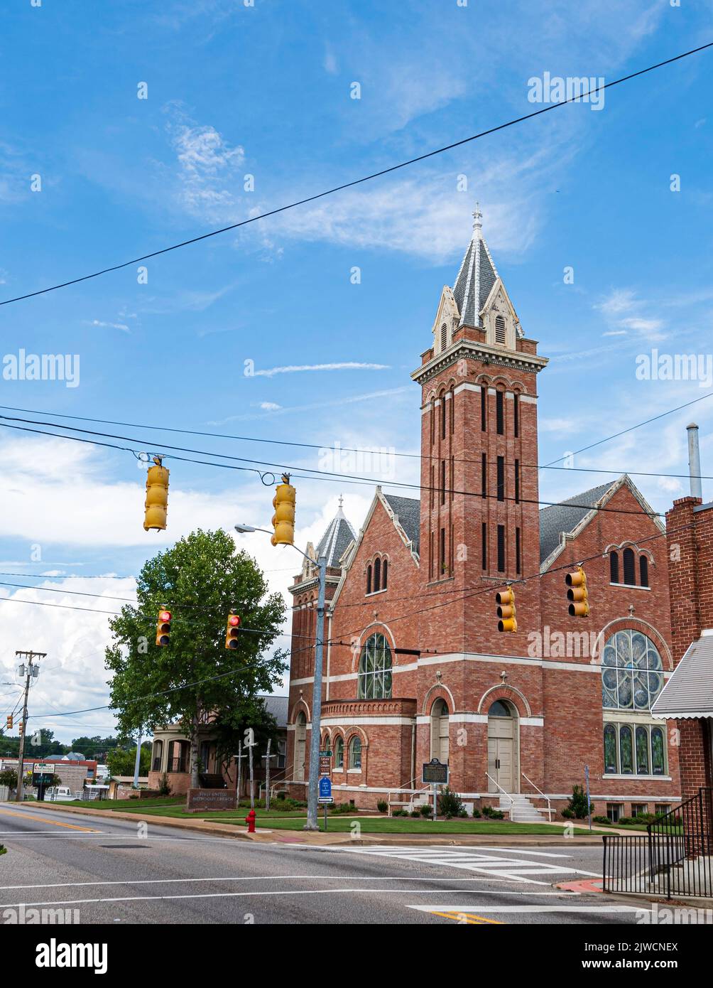 Troy, Alabama, USA - 3 settembre 2022: La prima chiesa metodista unita fu organizzata nel 1843. L'attuale edificio è stato completato nel 1904 in neo-Ro Foto Stock