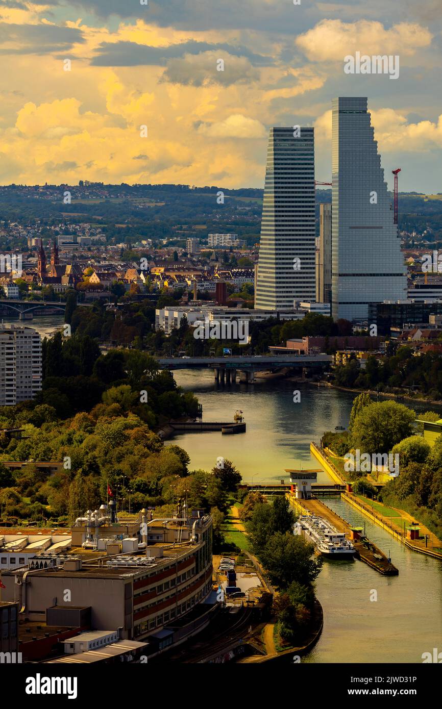 Lo skyline di Basilea è cambiato radicalmente con la costruzione delle Roche Towers, gli edifici più alti della Svizzera. Foto Stock