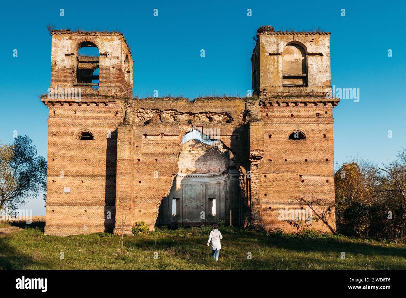 Kanichi, Bielorussia. Rovine della Chiesa cattolica. La parrocchia cattolica locale menzionata per la prima volta nel 1841. La chiesa fu eretta sopra le cripte di Tsekhanovetsky Nobl Foto Stock