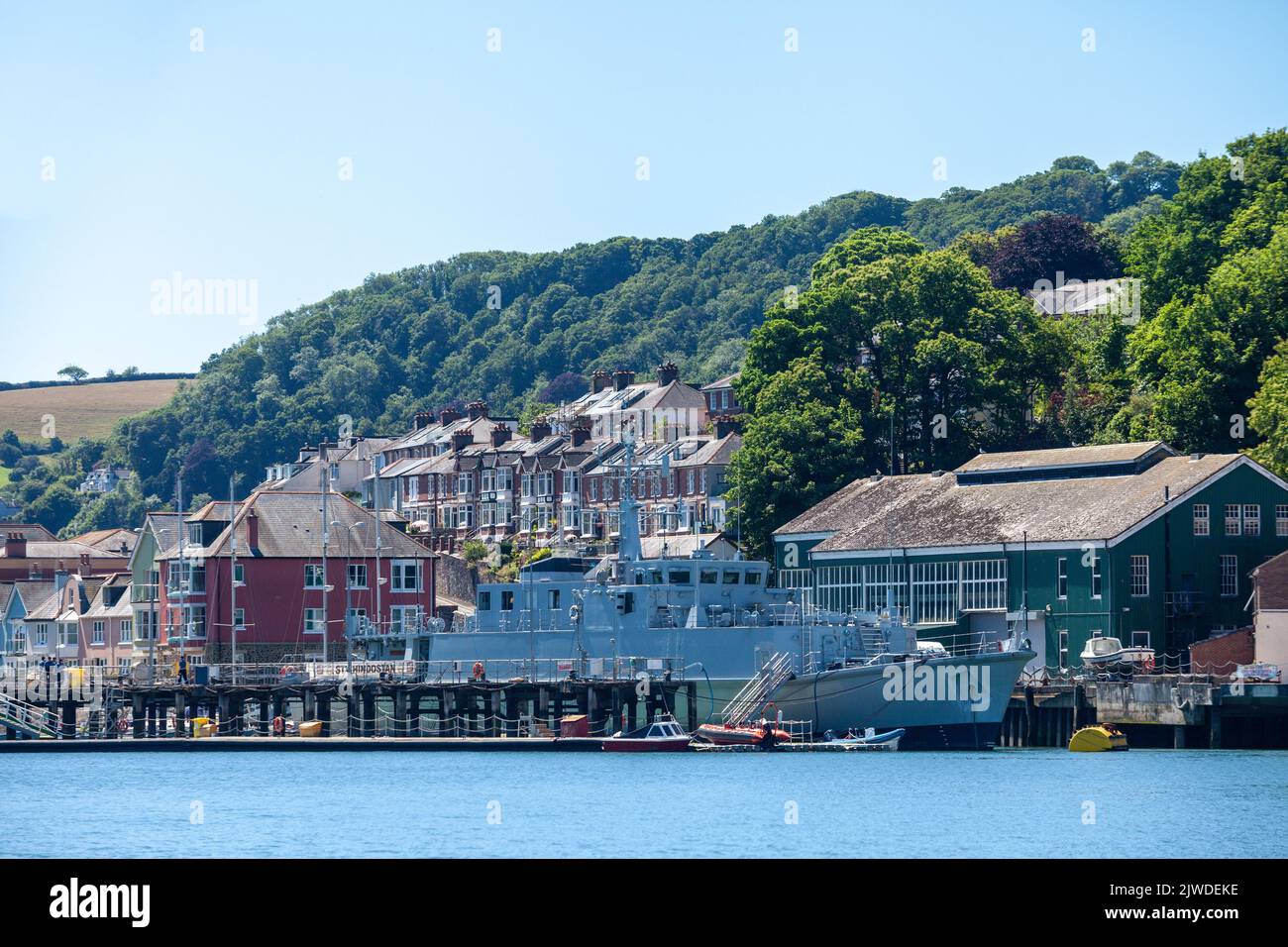 Nave da addestramento della marina reale attraccata sul fiume Dart nel porto di Dartmouth Foto Stock