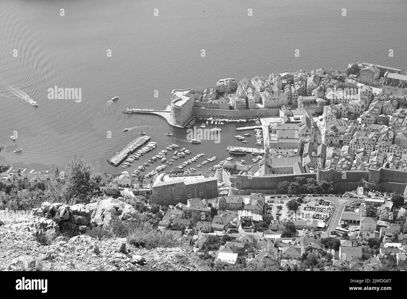 Si affaccia sull'antica città fortificata di Dubrovnik, Croazia. Foto Stock