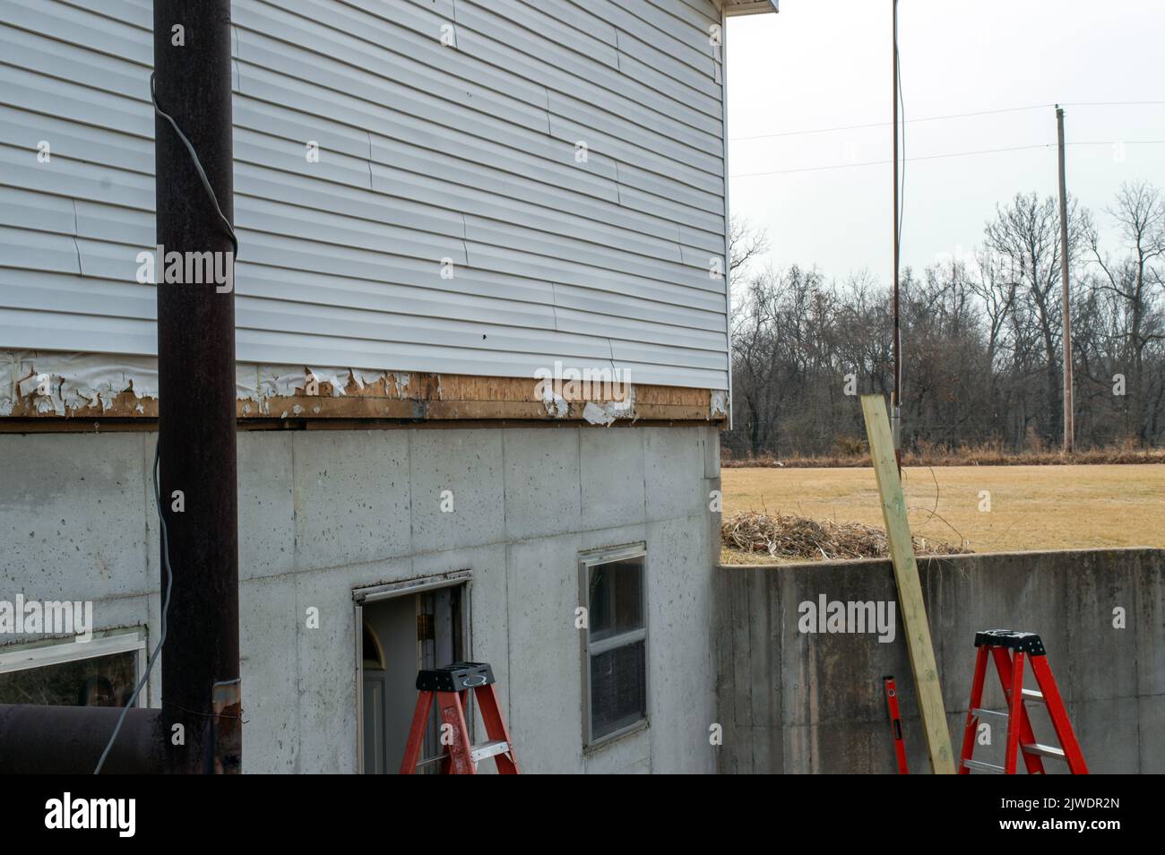 Un'aggiunta alla fine di questa casa sta per iniziare in questa casa sudovest del Missouri. Foto Stock