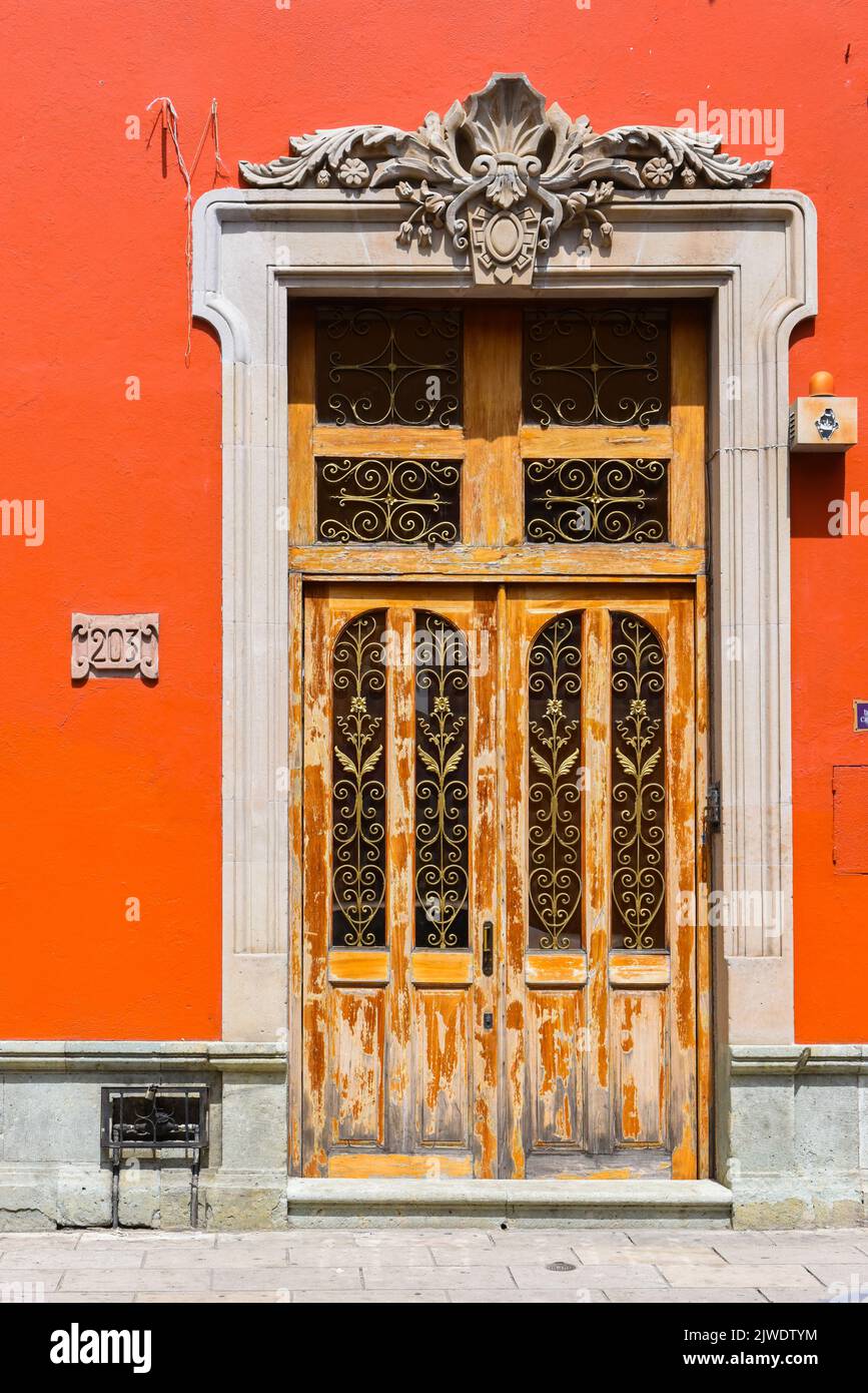 Bellissimo edificio coloniale nel centro storico di Oaxaca de Juarez, stato di Oaxaca, Messico Foto Stock