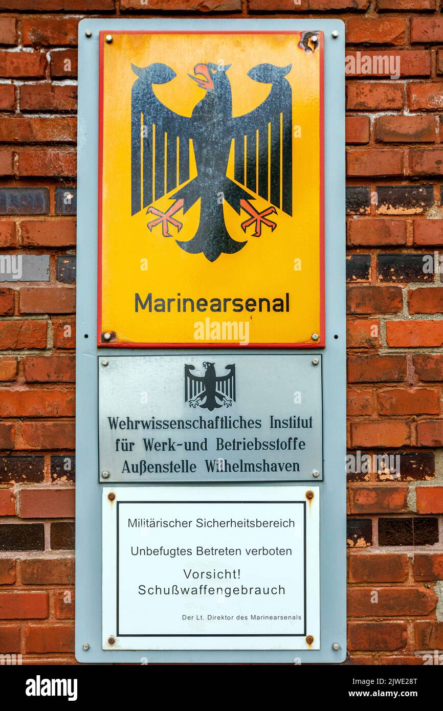 Arsenale navale e istituto di ricerca militare a Wilhelmshaven, area di sicurezza militare Foto Stock