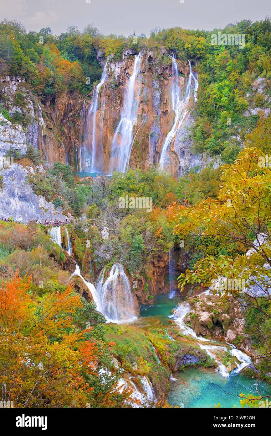 Bella cascata, Parco Nazionale dei Laghi di Plitvice, Dalmazia, Croazia Foto Stock