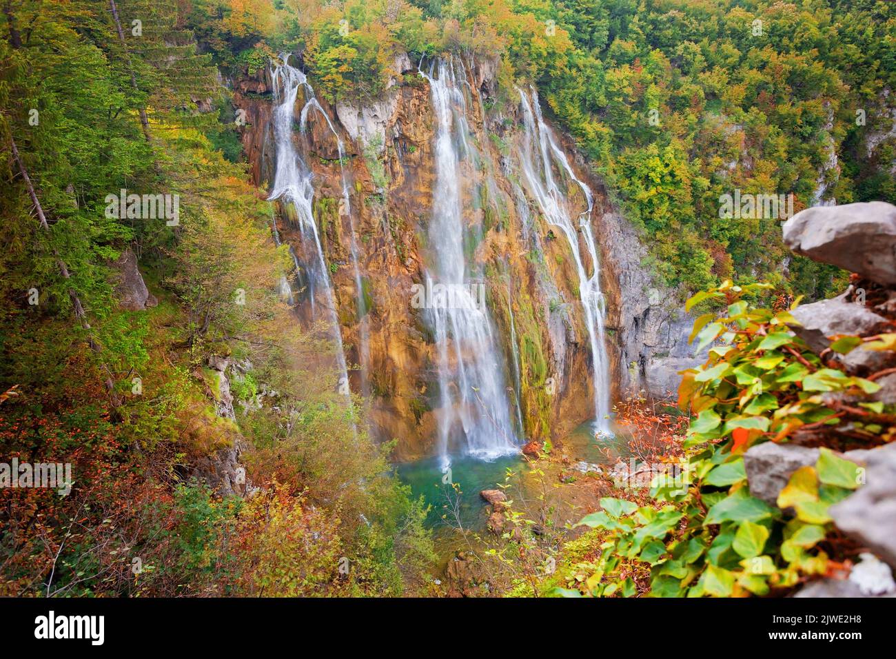 Bella cascata, Parco Nazionale dei Laghi di Plitvice, Dalmazia, Croazia Foto Stock