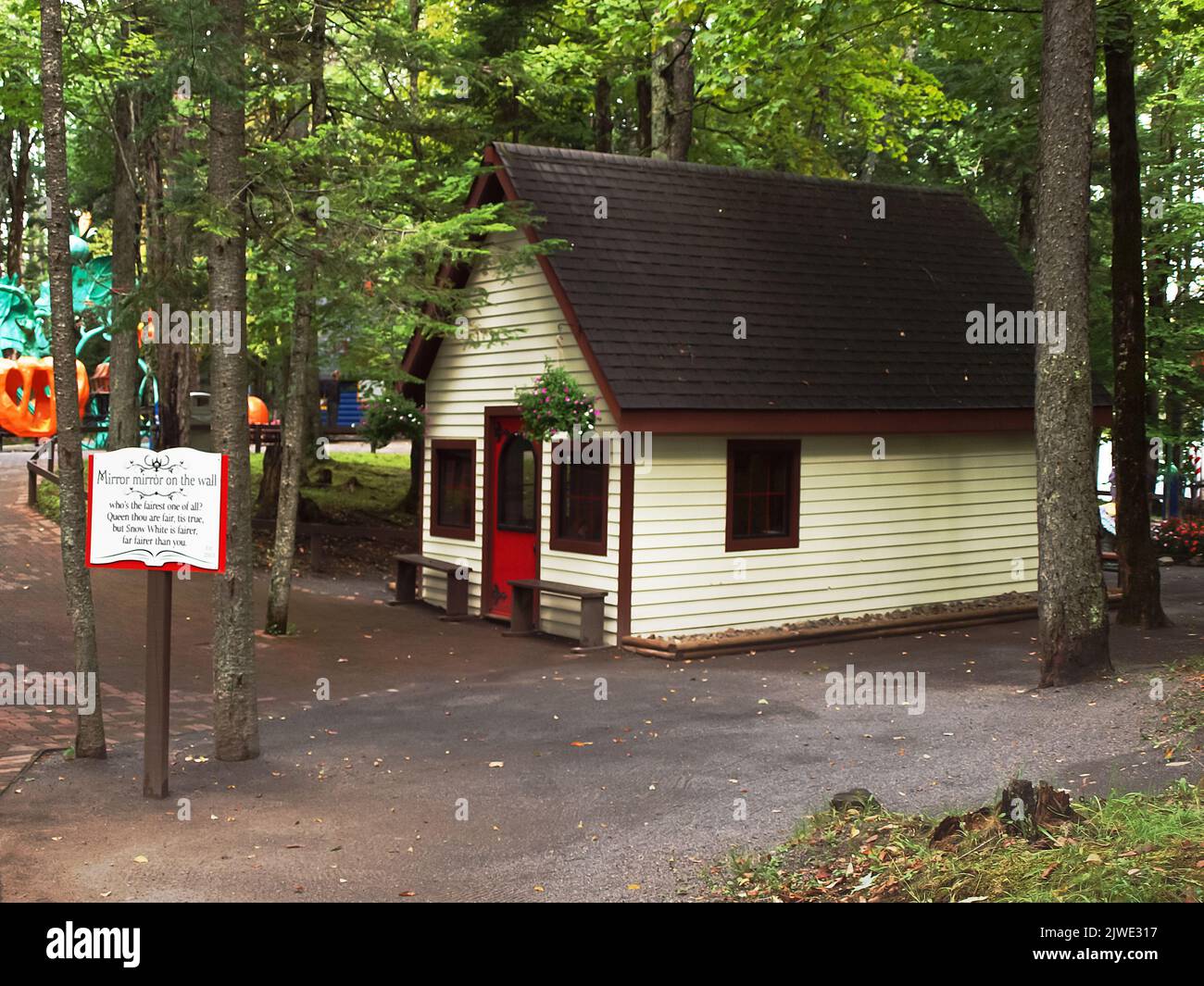 Old Forge, New York, Stati Uniti. Settembre 1, 2022. All'interno dell'Enchanted Forest Water Safari, una foresta da favola e un parco acquatico a Old Forge, New York Foto Stock