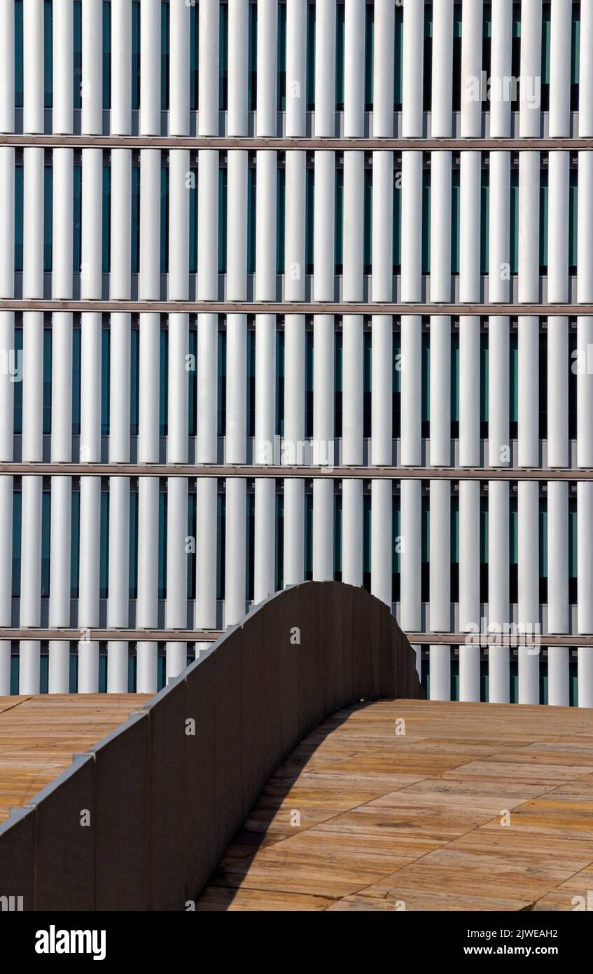 Esterno di edifici moderni vicino alla Casa da Misica a Boavista Porto Portugal. Foto Stock