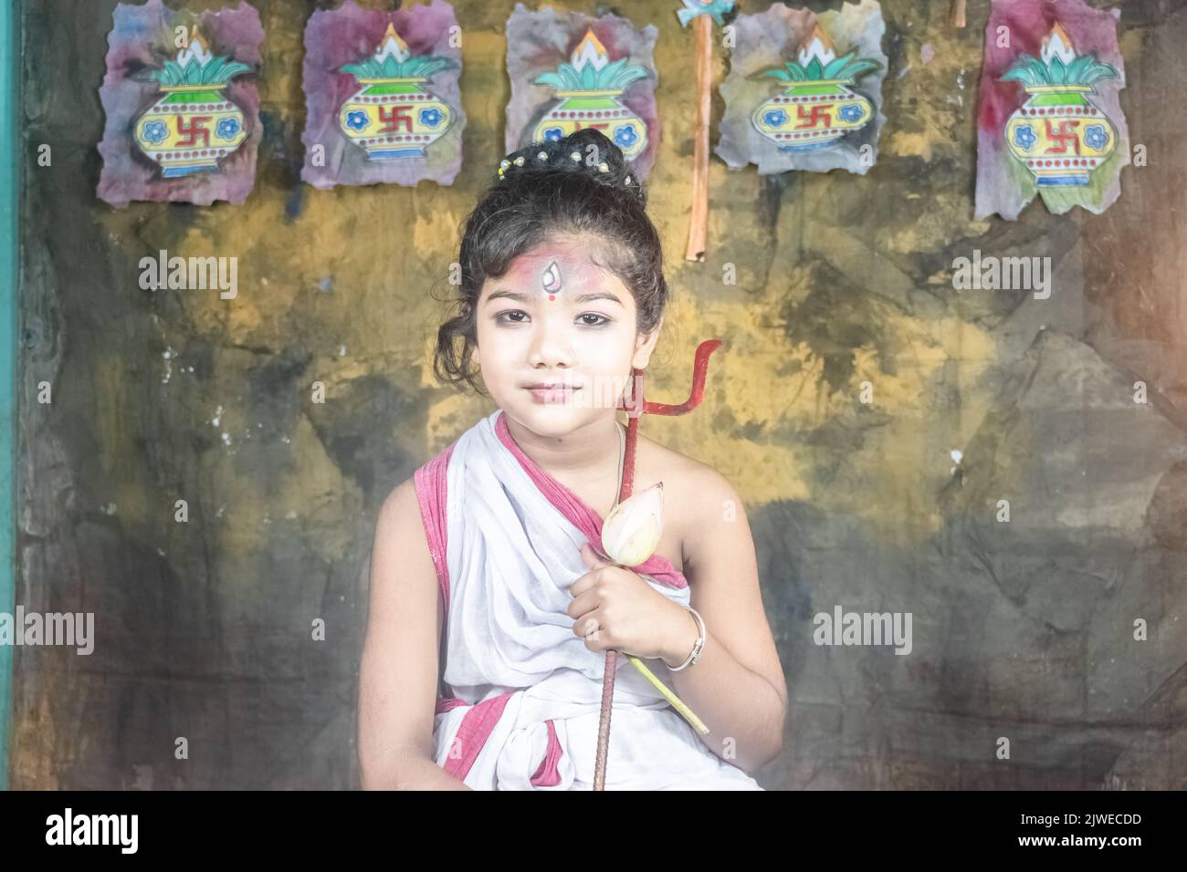 Durga Puja Look Foto-shoot basato su agomoni Festival con etnia Look.Like Un volto della dea indù Durga. Foto Stock