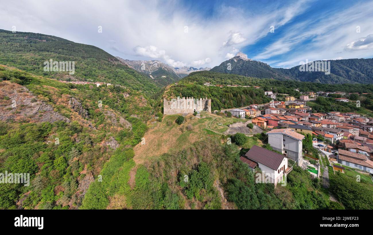 Cimbergo villaggio in montagna, Val Camonica, Brescia, Lombardia, Italia Foto Stock