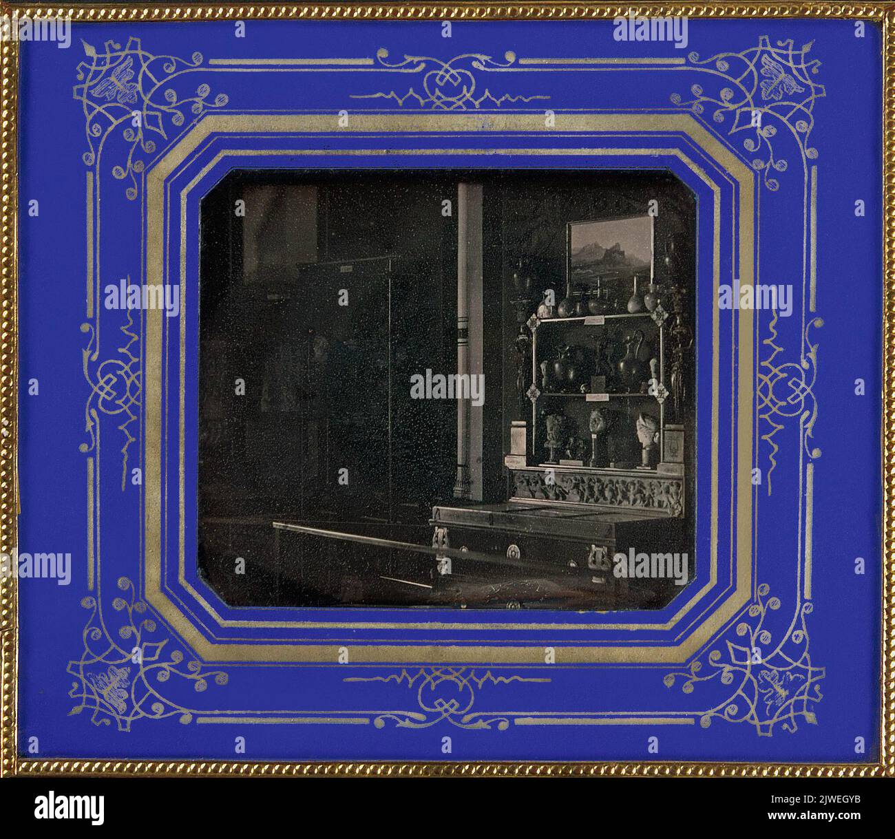 Istituto Minutoli di Legnica. Frammento di interno con collezione di opere d'arte antica Birk, Louis, fotografo Foto Stock