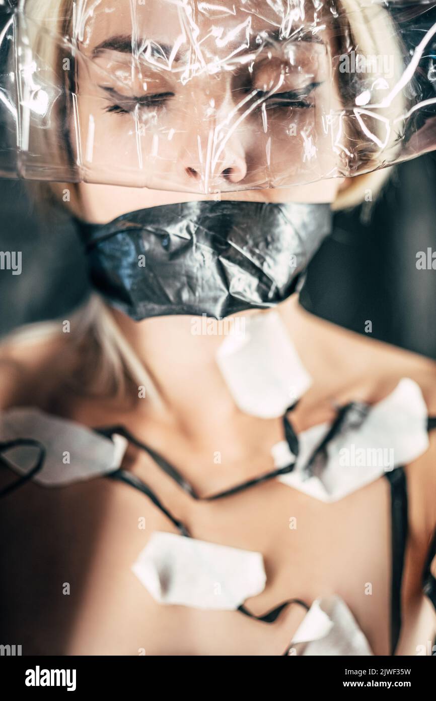 ritratto concettuale femminile inquinamento ambientale Foto Stock