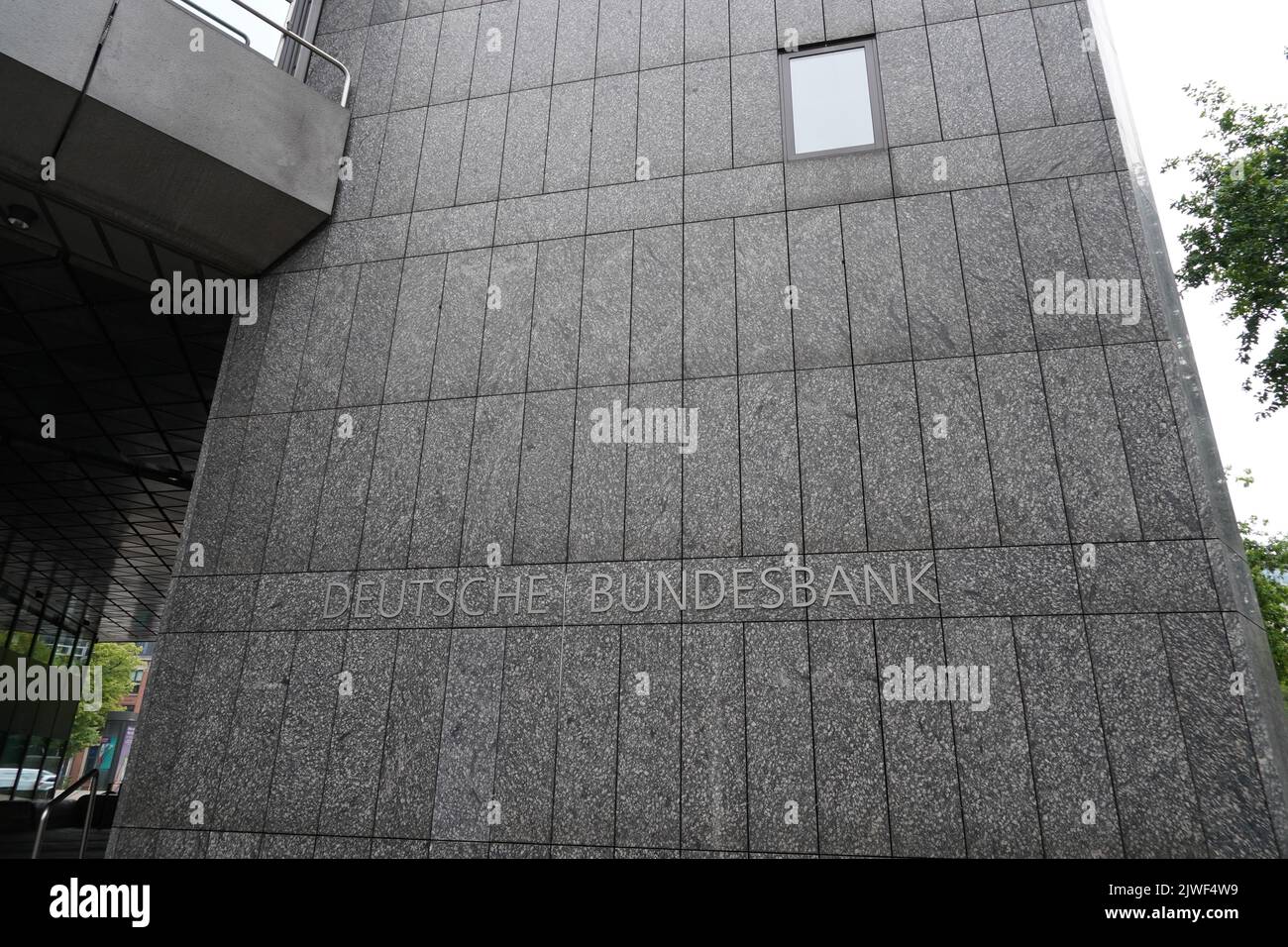 Edificio della Banca Federale tedesca con il nome scritto in tedesco. Foto Stock