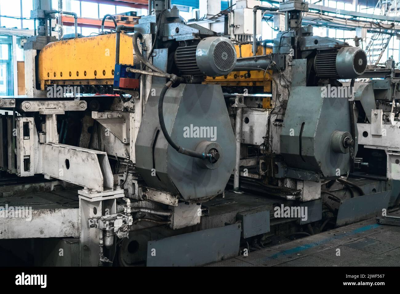 Macchine industriali in fabbrica metallurgica, industria di produzione. Foto Stock